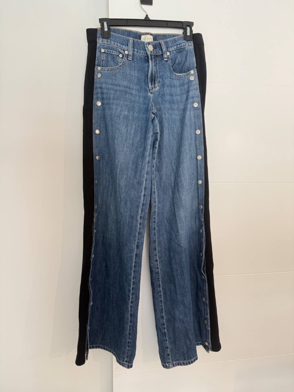 Alice + Olivia Amazing Low Rise Wide Leg Snap Trim Jeans in the "Cambria Vintage - Picture 4 of 12